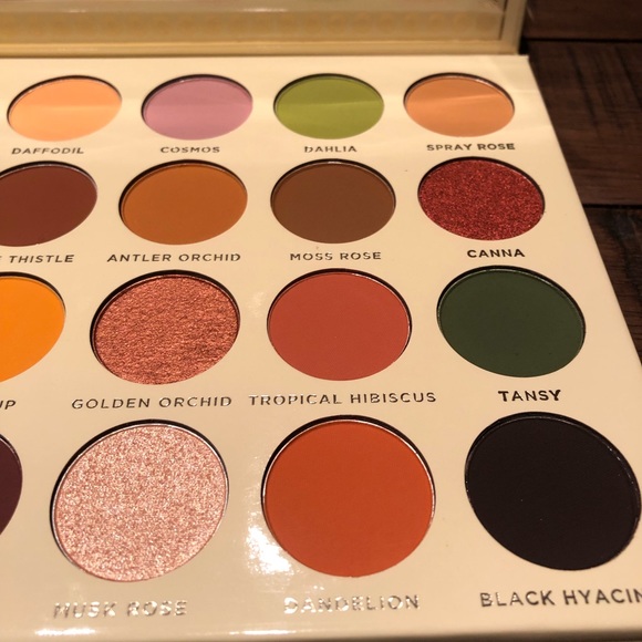 ACE BEAUTE Floral Vintage Eyeshadow Palette - Picture 4 of 13